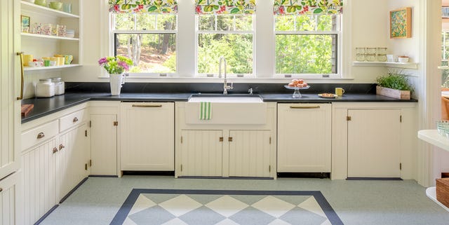 the-kitchen-flooring-your-grandparents-used-is-back-in-style