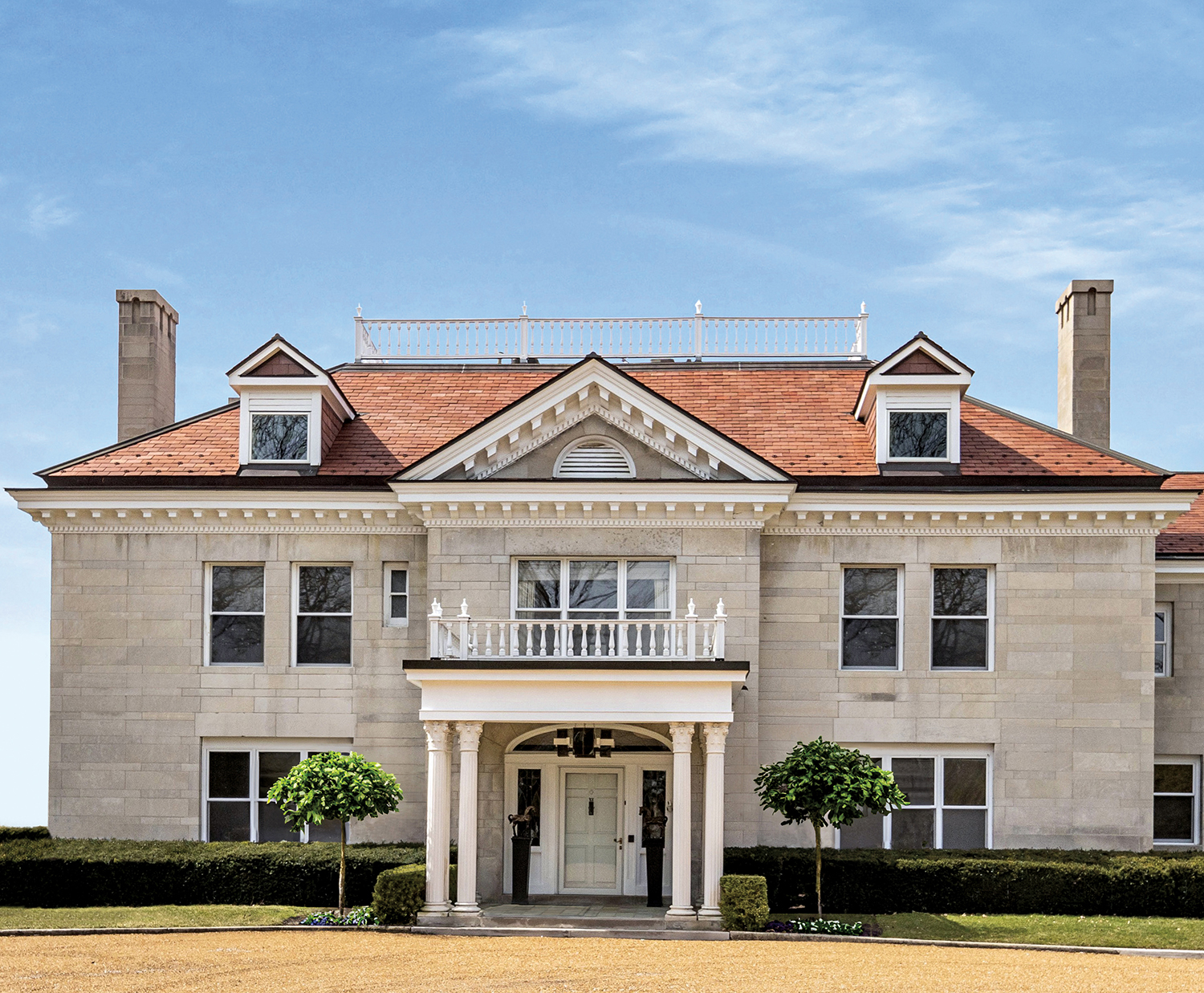 exterior facade of the Lake Forest Showhouse & Gardens