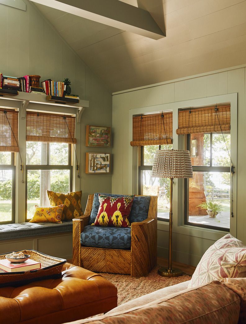 adirondack style cottage home in coecles harbor on shelter island designed by serena dugan. family room.