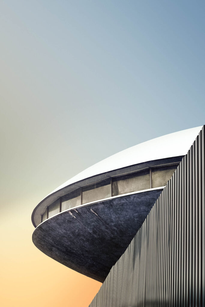 journey-into-space-age-design-with-this-photographic-volume