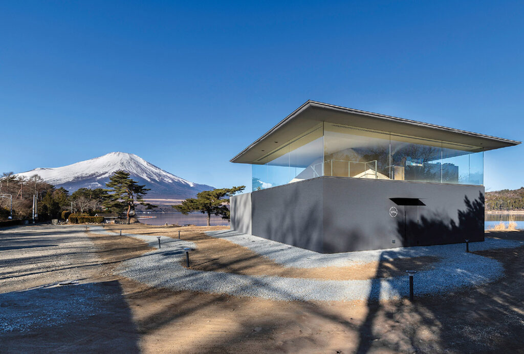 connect-with-the-mountain-landscape-at-this-japanese-sauna