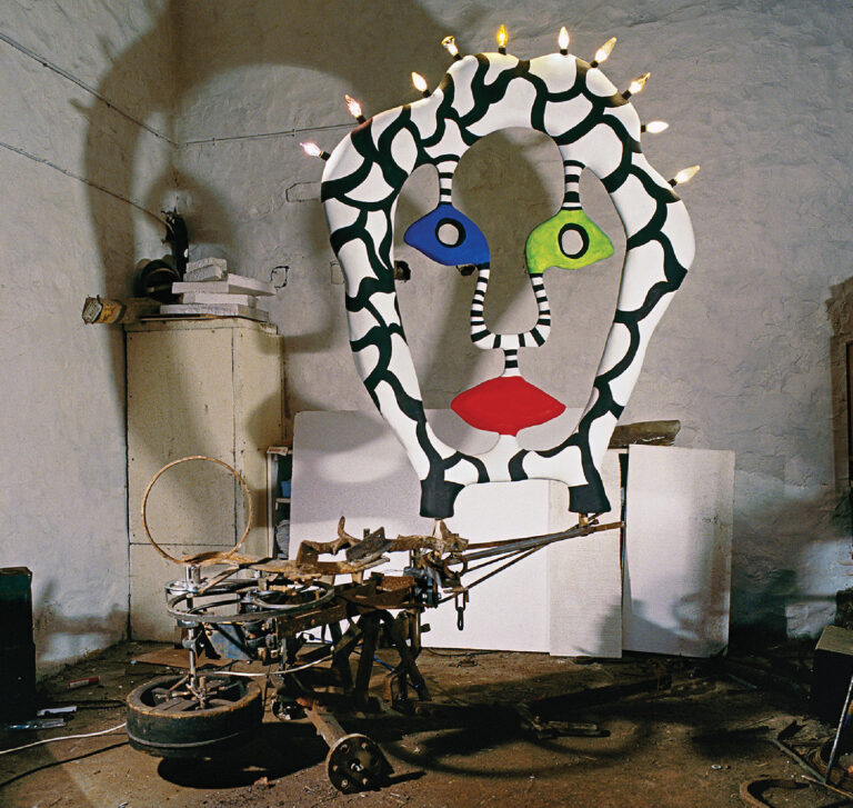 uk.-exhibit-celebrates-unseen-works-by-famous-art-duo