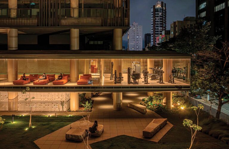 homeowners-in-this-sao-paulo-complex-enjoy-access-to-adjacent-hotel