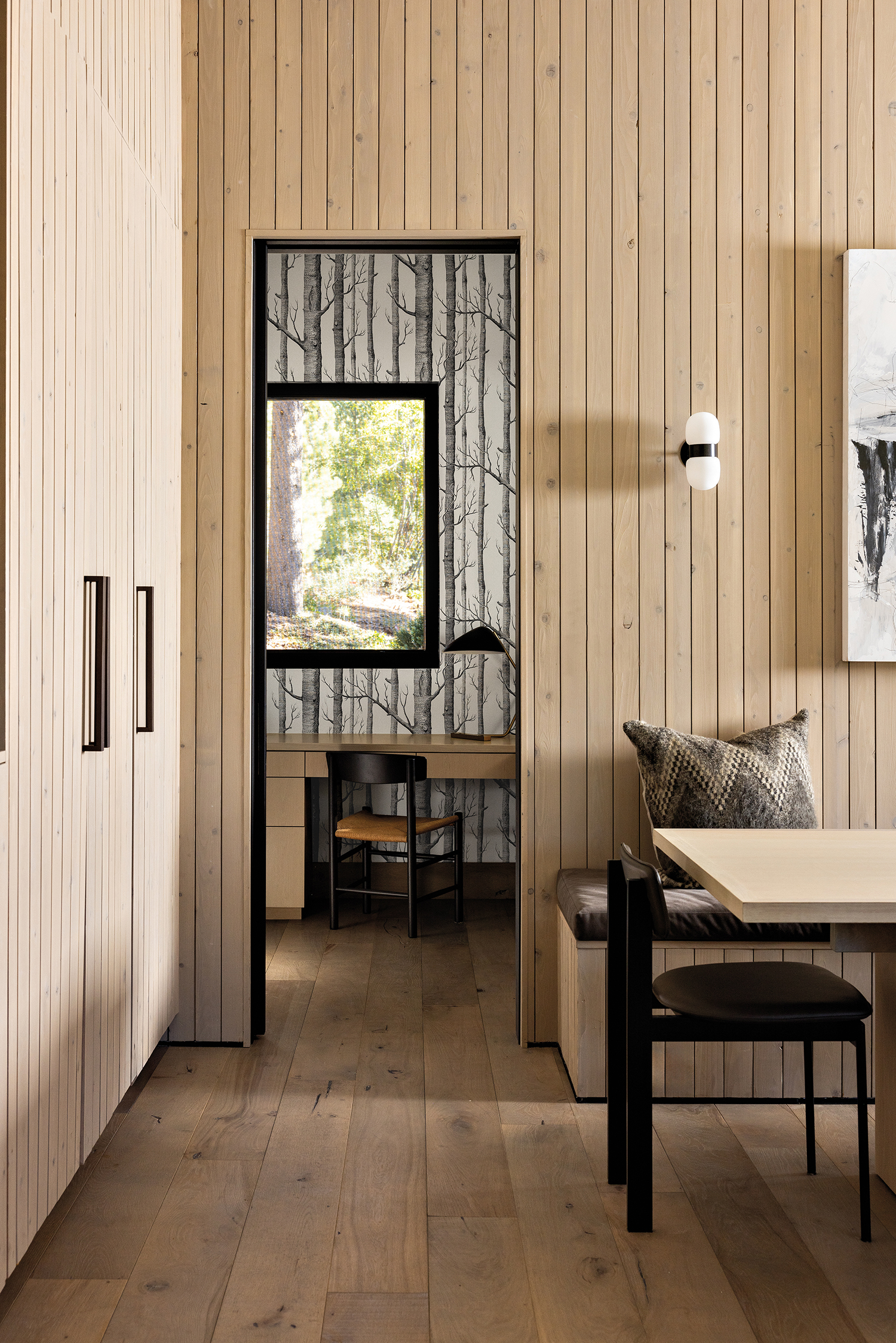 minimalistic office with Cole & Son wallcovering from Lee Jofa.